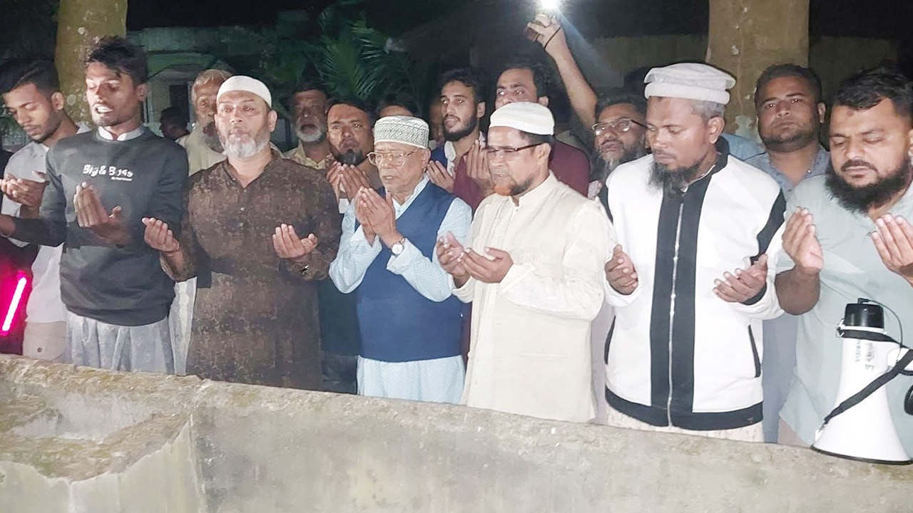 সাবেক জামায়াত আমিরের কবর জিয়ারত করলেন বিএনপি নেতা মন্টু